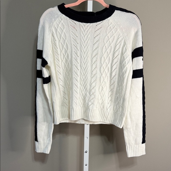 NWT Tommy Hilfiger Women's White/Black Cable Knit Sweater Cropped Prep Small - Picture 1 of 7